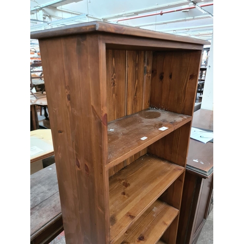 597 - A modern pine five tier freestanding bookcase - measuring approx. 154cm high, 62cm wide and 27cm