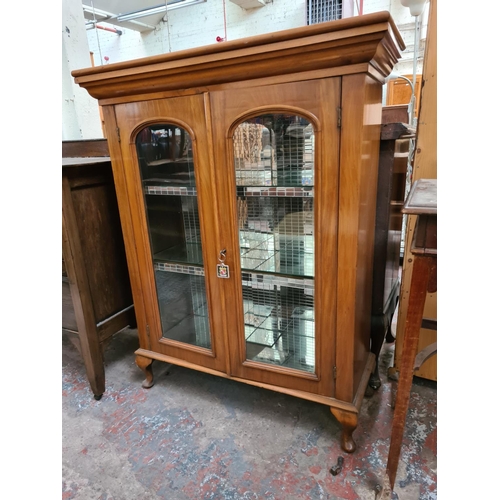 599 - A walnut display cabinet on cabriole supports with two glazed doors and mirrored interior - measurin... 