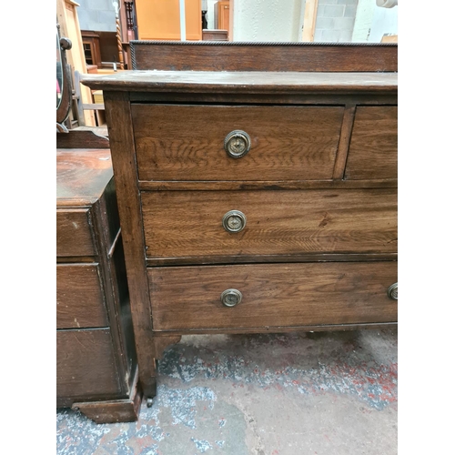 600 - An early 20th century oak chest of two short over two long drawers - measuring approx. 97cm high, 99... 