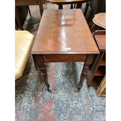 632 - A 19th century mahogany drop leaf occasional table