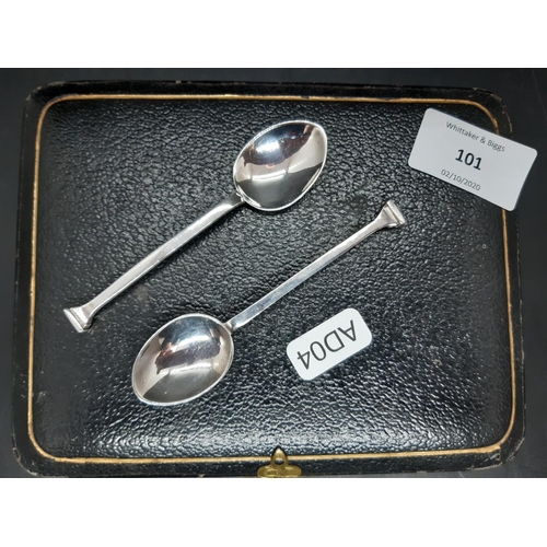 101 - A cased set of six hallmarked Birmingham silver teaspoons by William Henry Leather dated 1921 - appr... 