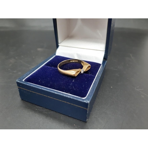 108 - A hallmarked 18ct gold bow shaped ring with inset diamond - approx. total weight 2.8 grams and size ... 