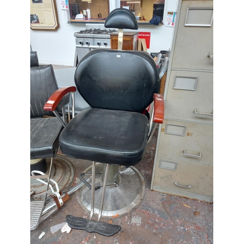 685 - A vintage black vinyl barbers chair on gas support