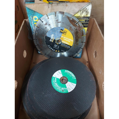 728a - A box containing a large quantity of disc cutter discs to include 12