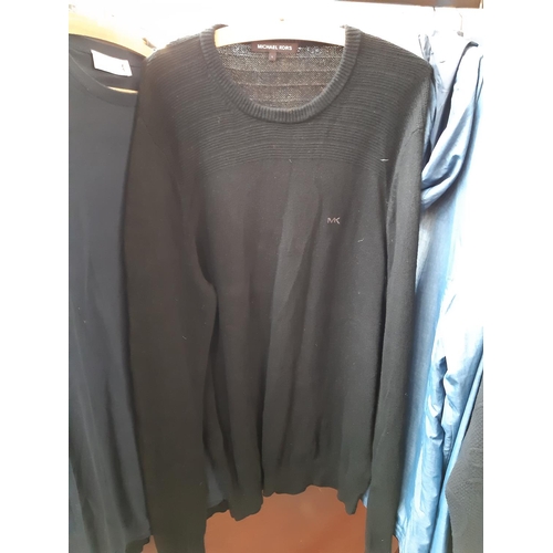 184 - A collection of mostly size XL good quality mens clothing to include Fred Perry shirt, Michael Kors ... 