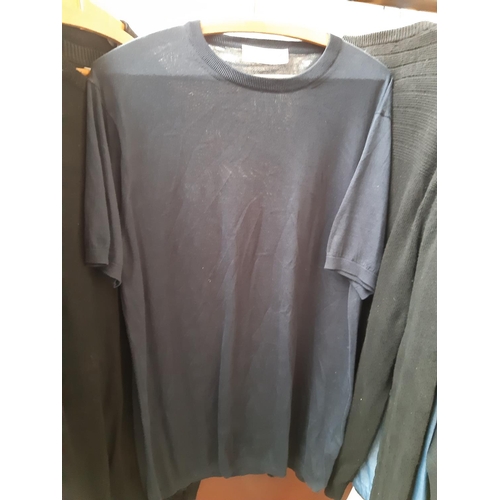 184 - A collection of mostly size XL good quality mens clothing to include Fred Perry shirt, Michael Kors ... 