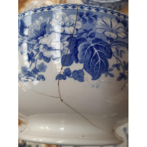 195 - Six piece of mixed china to include a Furnivals Ltd. blue and white oval serving plate, blue and whi... 