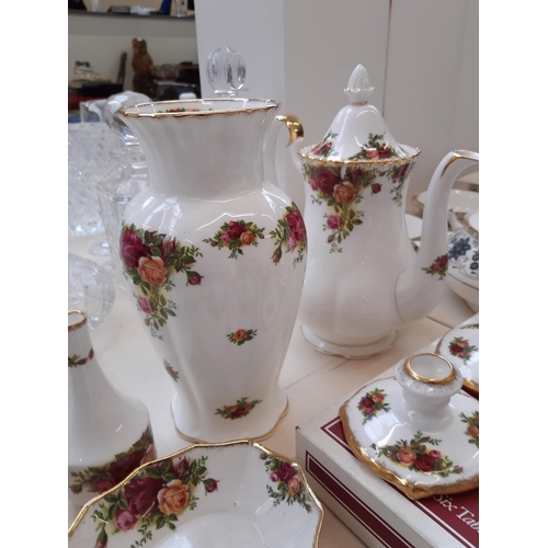 210 - Thirteen pieces of Royal Albert Old Country Roses china to include vase (23cm), coffee pot (25cm) et... 