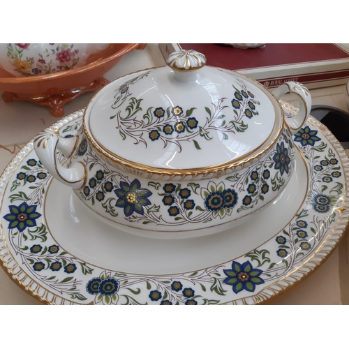 218 - An approx. 63 piece Royal Crown Derby Caliph Queen's Gadroon dinner service to include 8 dinner plat... 