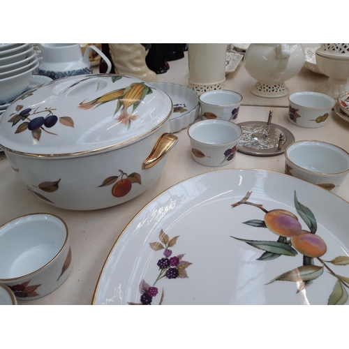 220 - 13 pieces of Royal Worcester Evesham pattern china to include two lidded tureens, serving plate, eig... 