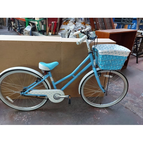 670 - A blue and white Pendleton Littleton vintage style ladies single speed town bike with front shopping... 