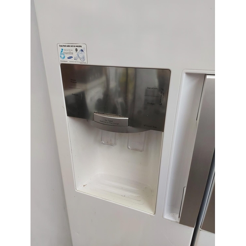 948 - A white Samsung American style fridge freezer with water dispenser