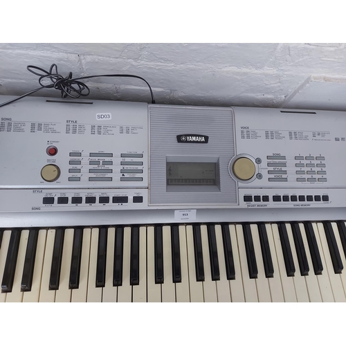 953 - A silver Yamaha DGX 205 electric keyboard