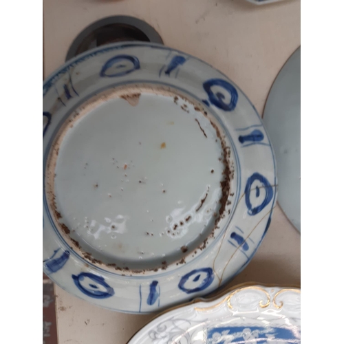 229 - A collection of 19th/20th century oriental ceramics to include a blue and white shallow dish with fl... 