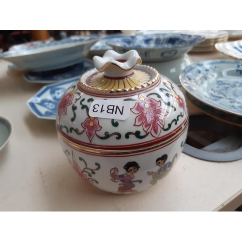 229 - A collection of 19th/20th century oriental ceramics to include a blue and white shallow dish with fl... 