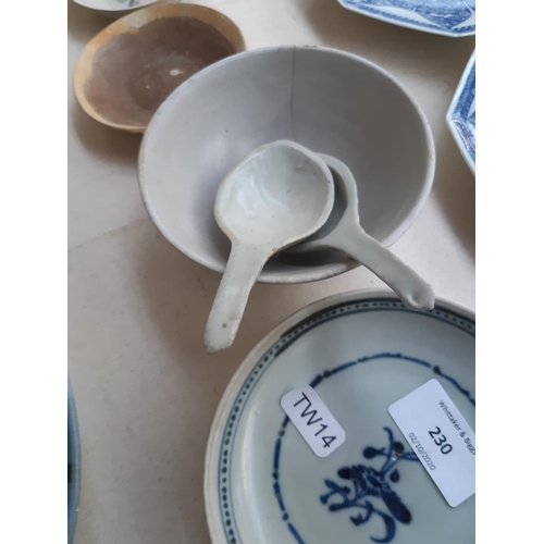 230 - Eight pieces of early 19th century Chinese porcelain from the Tek Sing Wrek Collection which took pl... 