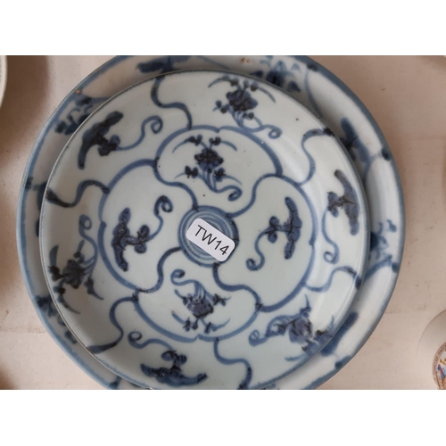 232 - Three pieces of early 19th century Chinese porcelain from the Tek Sing Wrek Collection to include on... 