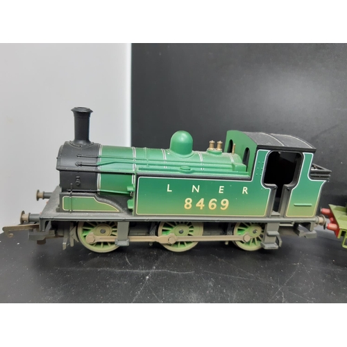 286 - Three '00' gauge locomotives to include a Hornby R252 LNER 8477 0-6-0 in green livery, Hornby R1069 ... 