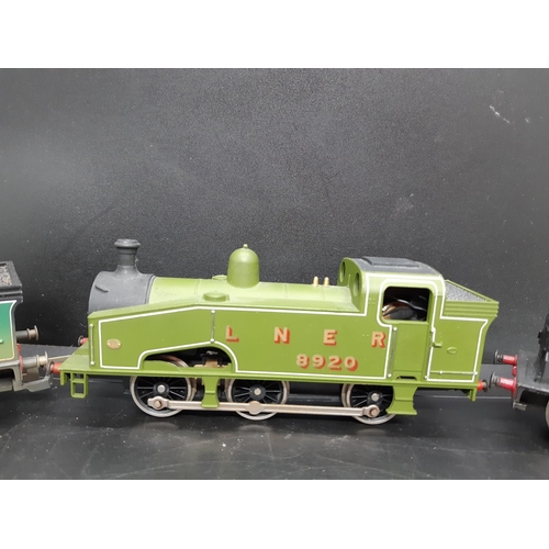 286 - Three '00' gauge locomotives to include a Hornby R252 LNER 8477 0-6-0 in green livery, Hornby R1069 ... 