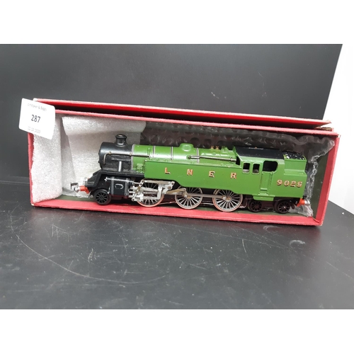 287 - A Hornby Dublo LNER 9025 4-6-2 '00' gauge locomotive in green livery