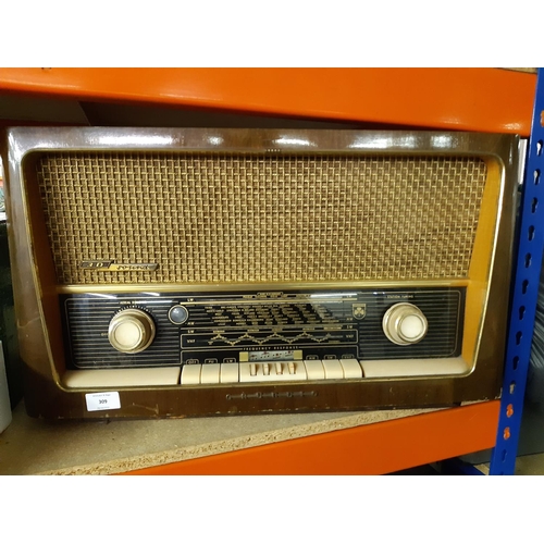 A vintage Grundig Model 3028-GB AM/FM valve radio