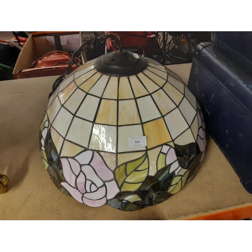 313 - A large Tiffany style ceiling light - measuring approx. 50.5cm in diameter