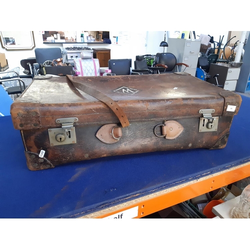 336 - A vintage brown leather suitcase - measuring approx. 75cm wide and 45cm deep