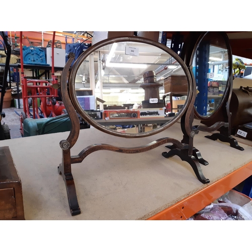 342 - A Georgian inlaid mahogany oval dressing table mirror - measuring approx. 40cm high and 42cm wide