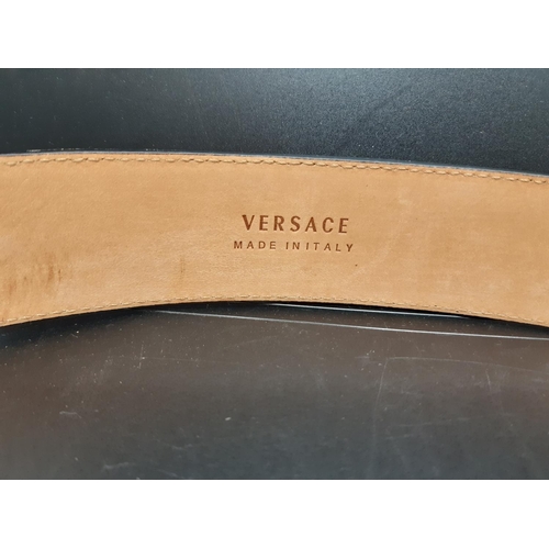 358 - A Versace Italian leather men's belt - measuring approx. 110cm (see condition report)