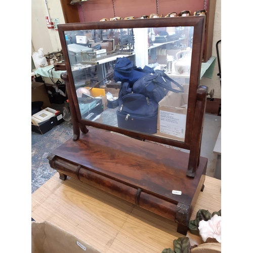 386 - A Victorian flame mahogany dressing table mirror with three lower drawers - measuring approx. 58cm h... 