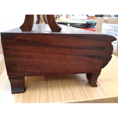 386 - A Victorian flame mahogany dressing table mirror with three lower drawers - measuring approx. 58cm h... 