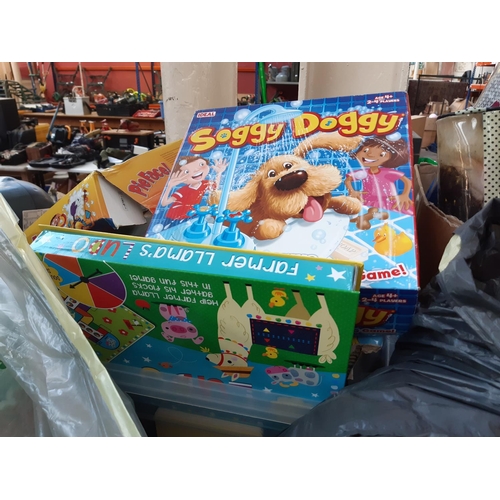 460 - A clearance lot of mixed items to include a large quantity of children's games, children's shoes, so... 