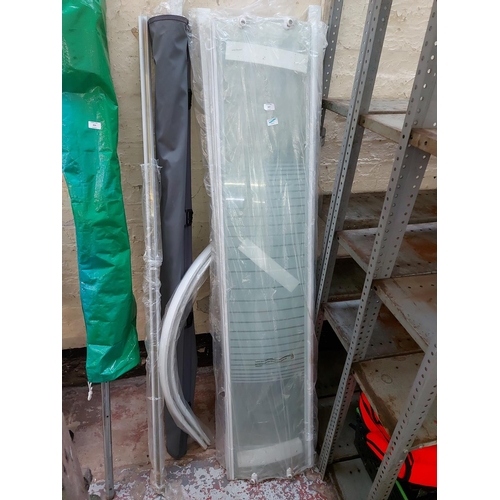 823 - A Quartec shower screen