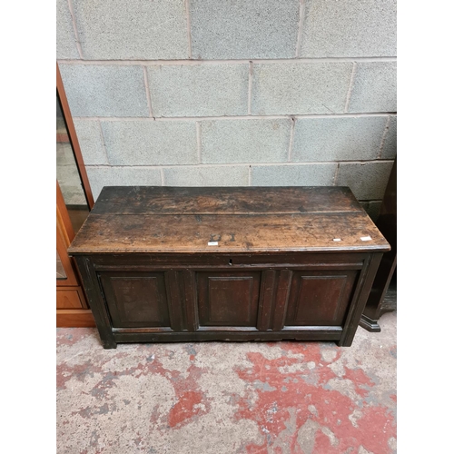 458 - An 18th century oak coffer - measuring approx. 61cm high, 124cm wide and 53cm deep