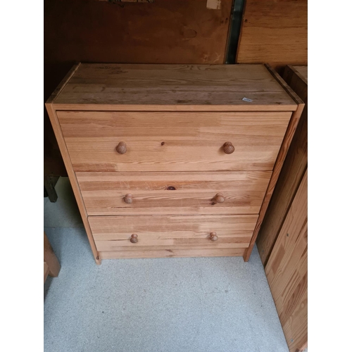 528 - Two pine effect chests of three drawers