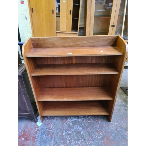 546 - A vintage plywood four tier freestanding bookcase