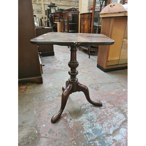 568 - A mahogany tilt top occasional table on tripod base (see condition report)