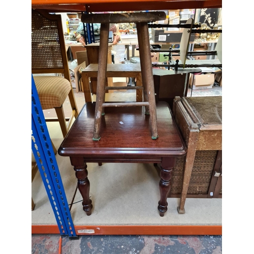 643 - A large clearance lot to include a Victorian elm farmhouse dining chair, small pine and cream painte... 