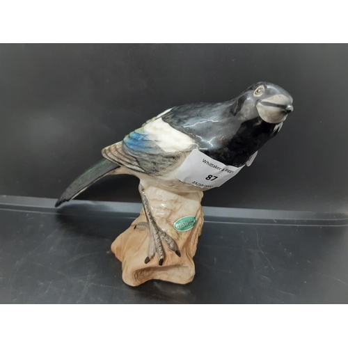 87 - A Beswick magpie figurine - model no. 2305