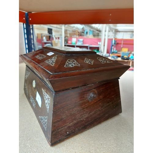 305 - A Victorian rosewood jewellery box with mother of pearl inlay and escutcheon - measuring approx. 27c... 