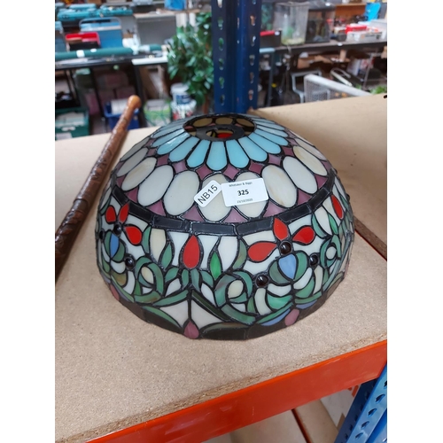 325 - A good quality Tiffany style ceiling light shade - measuring approx. 30cm in diameter