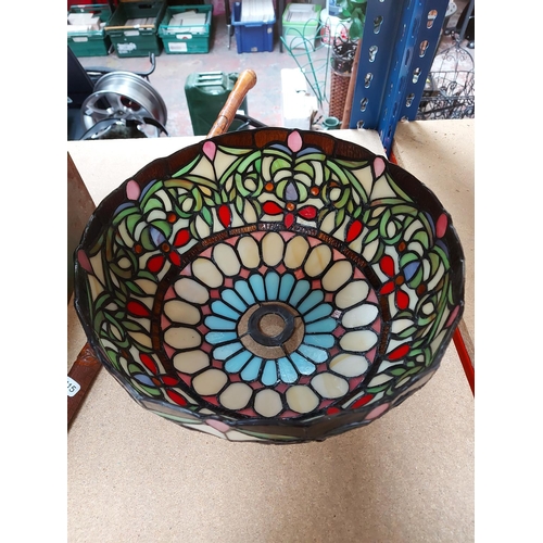 325 - A good quality Tiffany style ceiling light shade - measuring approx. 30cm in diameter