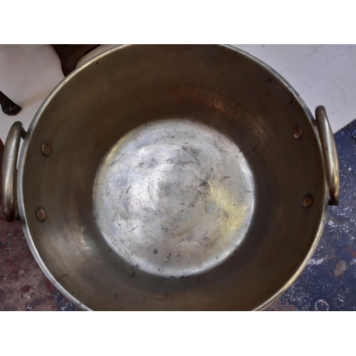 156 - A good quality Victorian brass two handled jam pan measuring approx. 35cm in diameter