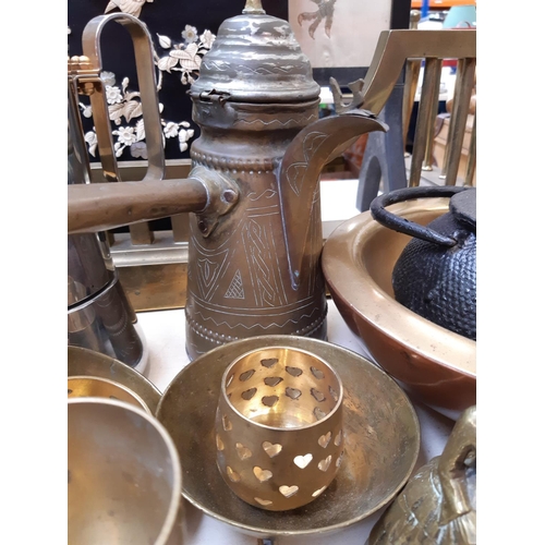 165 - A collection of metalware to include cast iron kettle, Italian stainless steel and brass coffee pot,... 