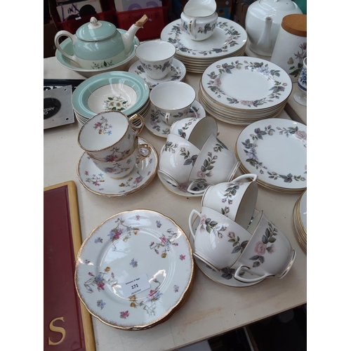 171 - A large collection of mixed china to include an approx. 40 piece Royal Worcester June Garland dinner... 