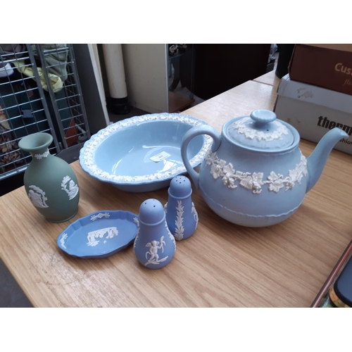 179 - Six pieces of Wedgwood pottery to include Queensware oval dish, Queensware teapot, pale blue Jasperw... 