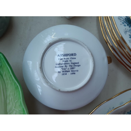 189 - A collection of mixed good quality china to include a 26 piece Colclough part tea set, an Ayshford c... 