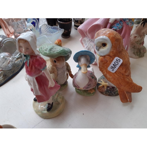 194 - Eleven ceramic figurines (all in need of restoration) to include a Royal Doulton 'Top o' The Hill' H... 