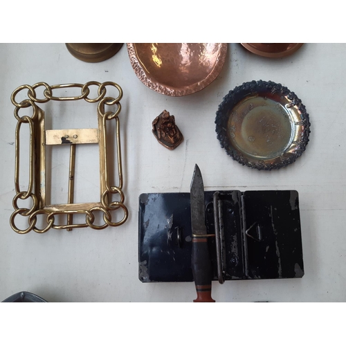 196 - A collection of assorted metalware to include a hand made brass chain link picture frame, hammered c... 