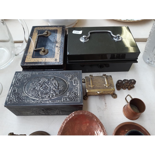 196 - A collection of assorted metalware to include a hand made brass chain link picture frame, hammered c... 